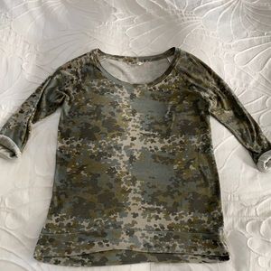 Aritzia TNA 3/4 Sleeve Shirt